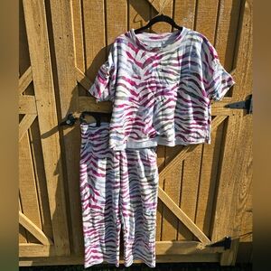 Secret Treasures Pink and White Lounge Set